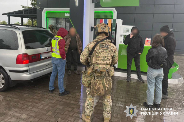 Нацполіція ліквідувала міжрегіональну злочинну групу, яка організовувала втечу військових за кордон з військових частин0