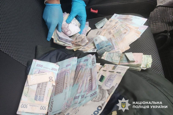 Нацполіція ліквідувала міжрегіональну злочинну групу, яка організовувала втечу військових за кордон з військових частин1