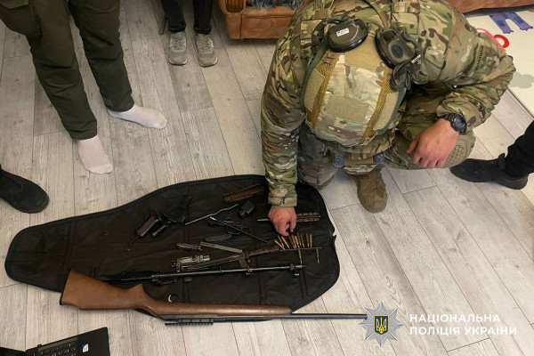 Нацполіція ліквідувала міжрегіональну злочинну групу, яка організовувала втечу військових за кордон з військових частин4