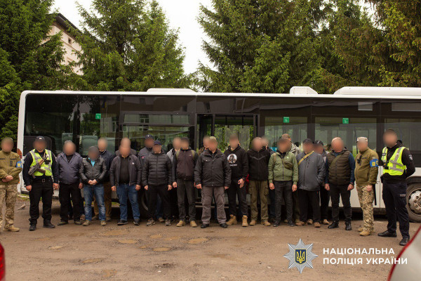 Нацполіція ліквідувала міжрегіональну злочинну групу, яка організовувала втечу військових за кордон з військових частин3