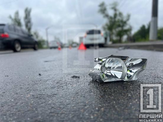 Не змогли розминутися: біля автовокзалу у Кривому Розі зіткнулися Renault та DAF1
