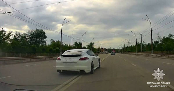 Патрульні Кривого Рогу оперативно відреагували на відео з порушенням ПДР у соцмережах: водія Porsche знайдено та притягнуто до відповідальності0