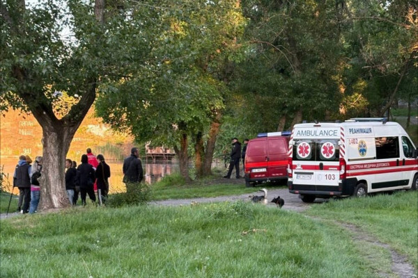 Поліція Дніпропетровщини розшукує підлітків, що знімали на телефон, як тоне людина0