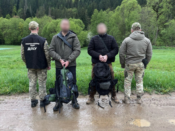 Попались серед снігів: у Карпатах затримали втікачів з Дніпропетровщини2