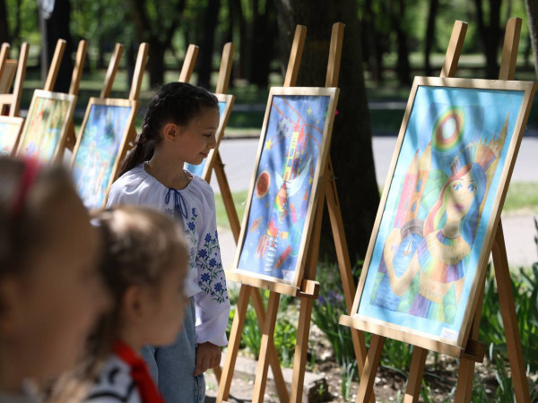 ПРО ЄДНІСТЬ СЕРДЕЦЬ, ДІТЕЙ, ФРАНЦІЮ ТА УКРАЇНУ2