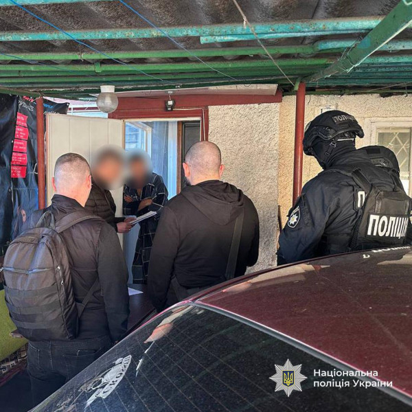 Продавали фейкові генератори та обдурювали військових: на Дніпропетровщині затримали шахраїв4