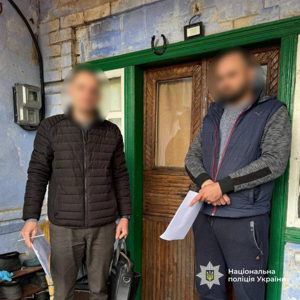 Продавали фейкові генератори та обдурювали військових: на Дніпропетровщині затримали шахраїв3