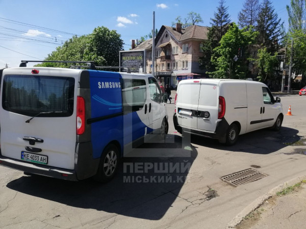 Пропускав пішохода — отримав удар від Opel: У Кривому Розі сталася ДТП0
