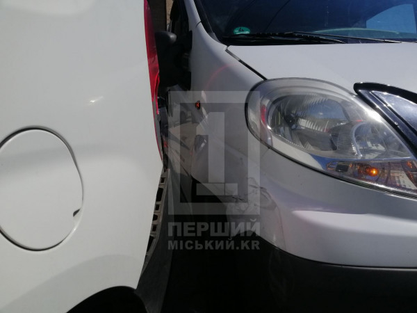 Пропускав пішохода — отримав удар від Opel: У Кривому Розі сталася ДТП2
