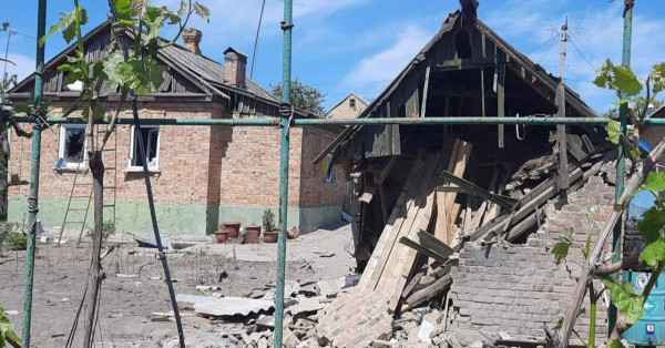 Протягом дня ворог без упину гатив по громадах Дніпропетровщини, є загиблий і поранені0