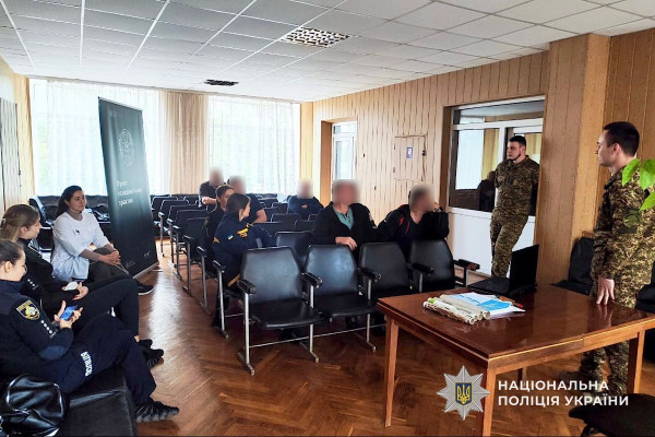 Психологи поліції Кривого Рогу відвідали поранених військових у лікарні1