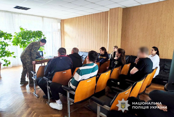 Психологи поліції Кривого Рогу відвідали поранених військових у лікарні2