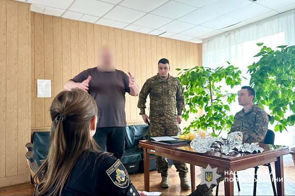 Психологи поліції Кривого Рогу відвідали поранених військових у лікарні0