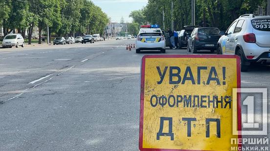 Раптово кинуло у машину на парковці: на проспекті Миру таксі влетіло в Chery2