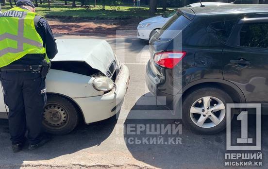 Різке гальмування коштувало пошкодженого бампера та капоту: на Гетьманській Lanos влетів у Nissan
