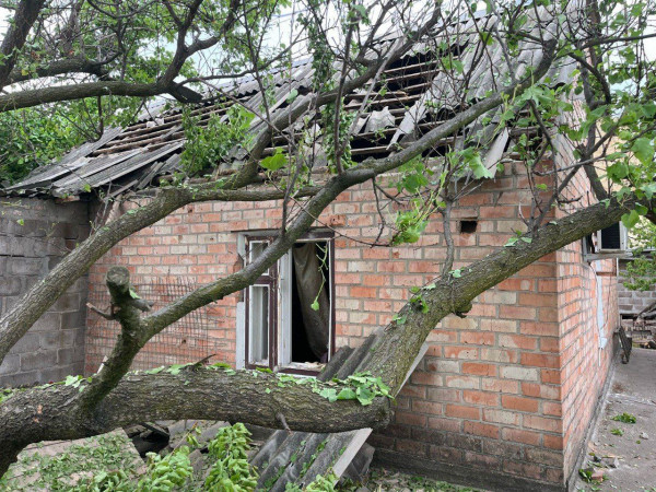 Росія завдала понад 30 атак по Нікопольському району: пошкоджені будинки, авто та квартира в багатоповерхівці4