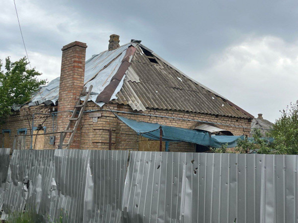 Росія завдала понад 30 атак по Нікопольському району: пошкоджені будинки, авто та квартира в багатоповерхівці0