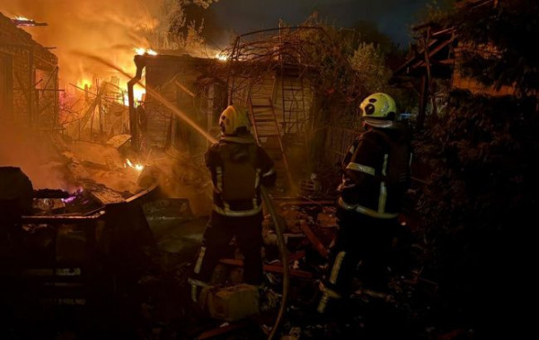 Сьогодні вночі ворог атакував дронами Київ, запускав КАБи на Запорізьку область, обстрілював Черкащину і Хмельниччину0
