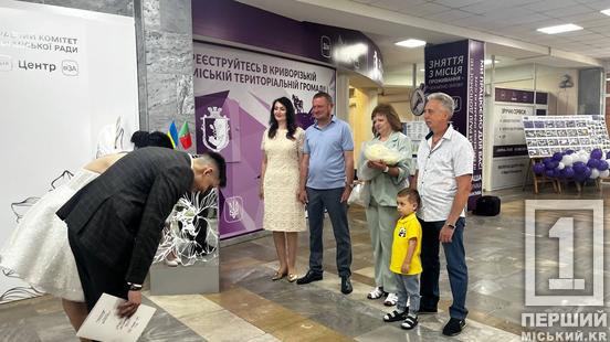Сучасні весілля виглядають так: криворізькі закохані побраталися у 250-ий день народження Кривого Рогу у центрі «Віза»4