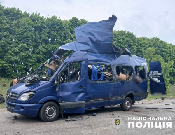 Трагедія на Сумщині: сьогодні вранці ворог прицільно вдарив по рейсовому автобусу, загинули 9 людей, 4 - поранені0
