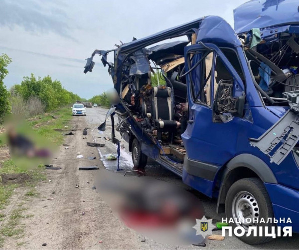 Трагедія на Сумщині: сьогодні вранці ворог прицільно вдарив по рейсовому автобусу, загинули 9 людей, 4 - поранені1