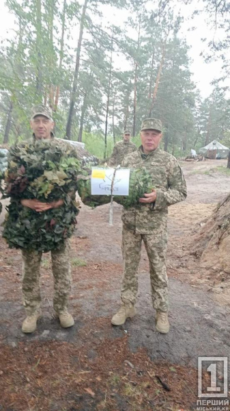 Турбота про тих, хто захищає Україну від рашистського зла: КГ №88 передала на фронт тисячі окопних свічок та маскувальні сітки1