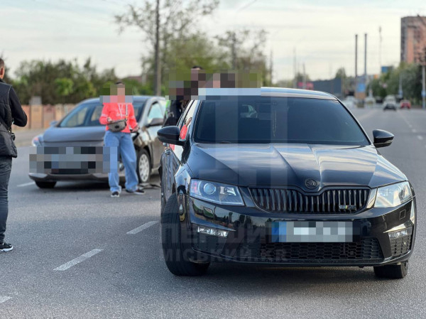 У Кривому Розі автомобіль Hyundai врізався в задню частину автомобіля Skoda0
