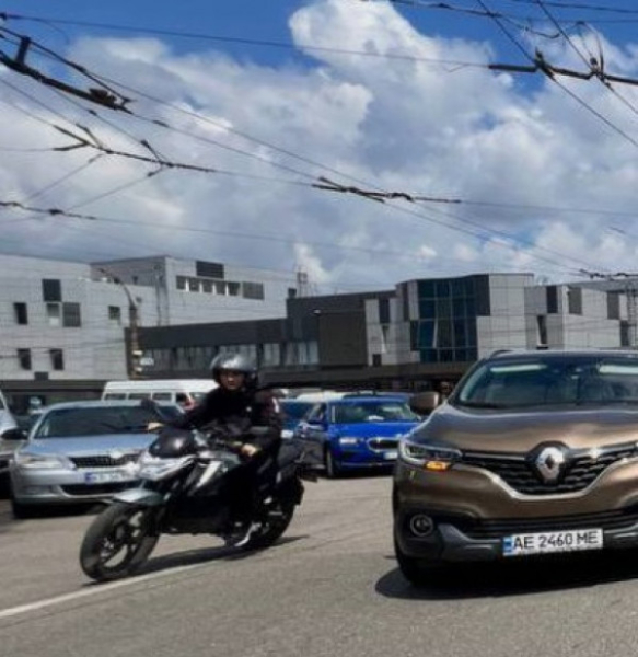 У Кривому Розі на кільці 95-го кварталу не розминулися Chevrolet та Renault0