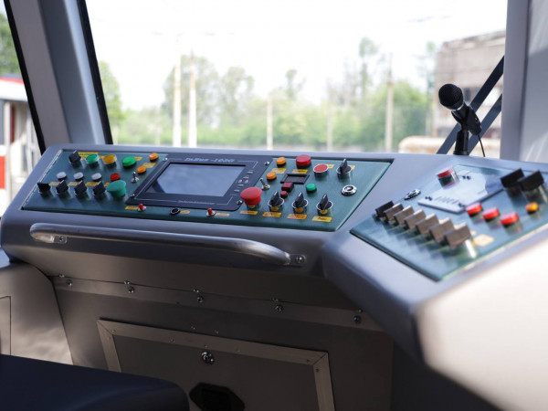 У Кривому Розі на лінію вийшов ще один капітально-відремонтований, а за фактом, майже новий трамвай3