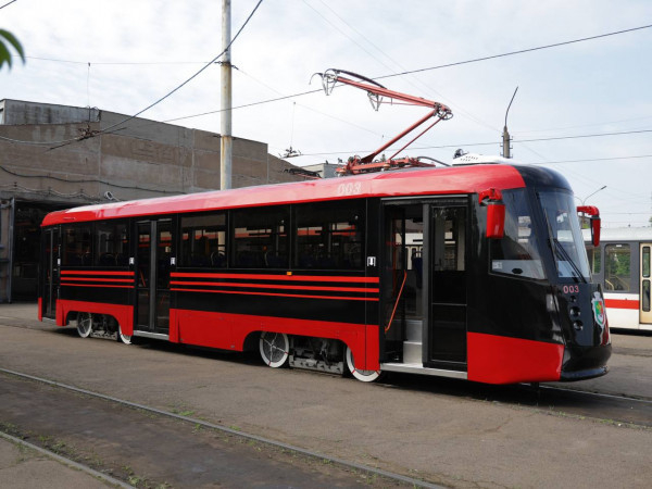 У Кривому Розі на лінію вийшов ще один капітально-відремонтований, а за фактом, майже новий трамвай4