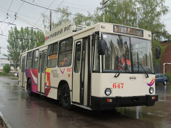 У Кривому Розі після капітального ремонту на лінію вийшов ще один оновлений тролейбус - вже 18-й з початку війни1