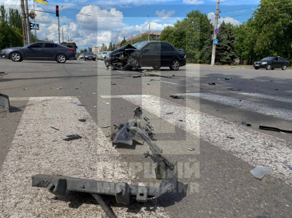У Кривому Розі сталася ДТП на перехресті Металургів і Володимира Бизова1