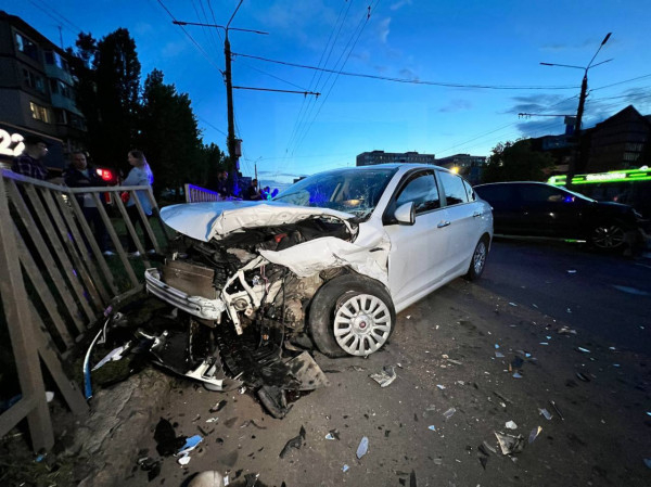 У Кривому Розі в ДТП потрапили одразу чотири автівки, є постраждалі2