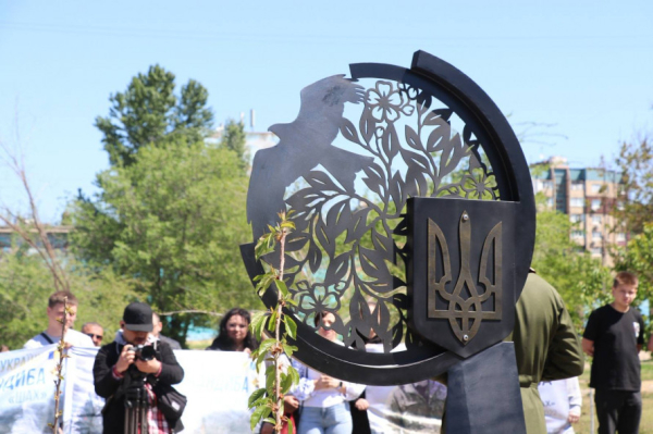 У Кривому Розі відкрили пам`ятний знак на честь Героя України Сергія Кандиби9