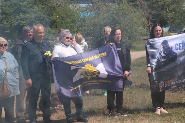 У Кривому Розі відкрили пам`ятний знак на честь Героя України Сергія Кандиби10