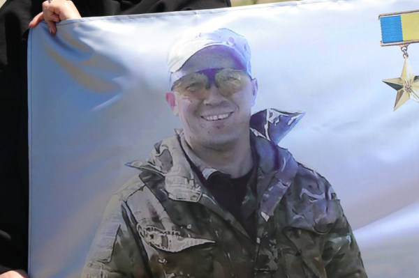 У Кривому Розі відкрили пам`ятний знак на честь Героя України Сергія Кандиби5