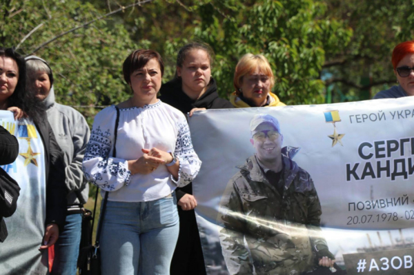 У Кривому Розі відкрили пам`ятний знак на честь Героя України Сергія Кандиби6