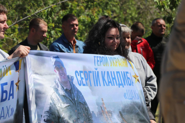 У Кривому Розі відкрили пам`ятний знак на честь Героя України Сергія Кандиби3