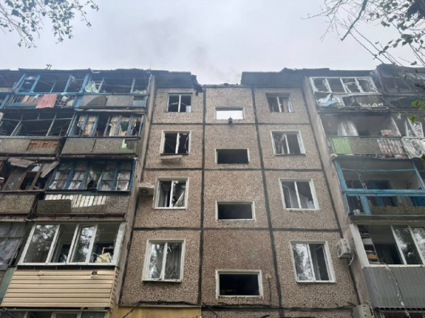 У Кривому Розі відновлюють п`ятиповерхівку пошкоджену російським 