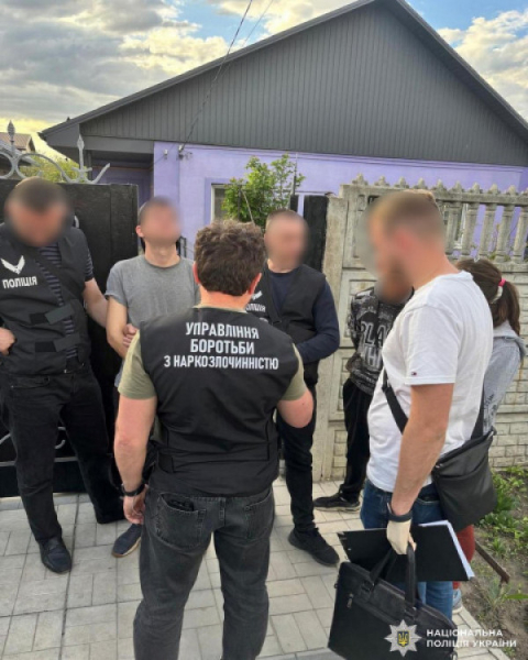 У Кривому Розі викрили наркоділків, які торгували психотропами по всій Україні з місячним прибутком у 12 млн грн 7
