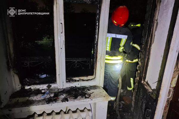 У Кривому Розі вночі загорівся багатоквартирний будинок, вогнеборці врятували з вогню трьох людей0