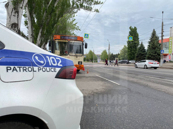 У Кривому Розі водій тролейбуса уник  ДТП, але під час цього травмувалася пасажирка «рогатого»0