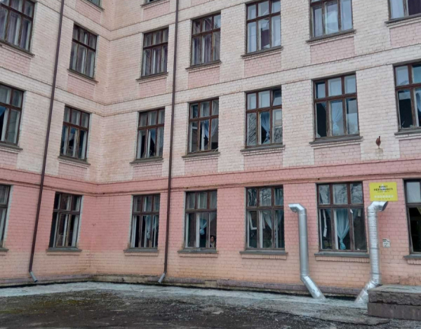 У криворізькій гімназії замінили вікна після російського ракетного удару: подробиці1
