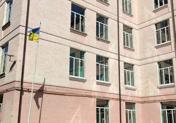 У криворізькій гімназії замінили вікна після російського ракетного удару: подробиці5
