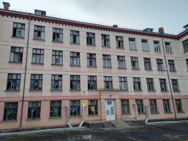 У криворізькій гімназії замінили вікна після російського ракетного удару: подробиці2
