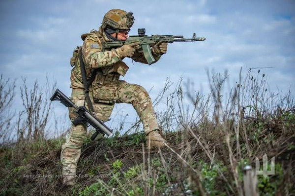 Українські захисники продовжують відбивати атаки росіян вздовж усієї лінії фронту. З початку доби сталося 102 боєзіткнення0