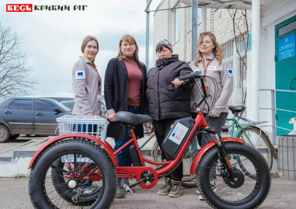 Соцпрацівники в Апостолівській громаді Криворізького району отримали велобайки
