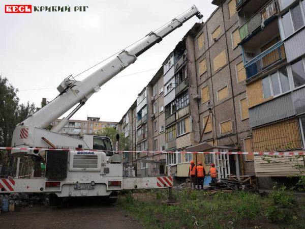 Ремонт будинку, зруйнованого шахедом, на вул. Ткачова в Кривому Розі