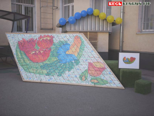 Рекорд України встановила з композицією Криворізька птаха гімназія №58