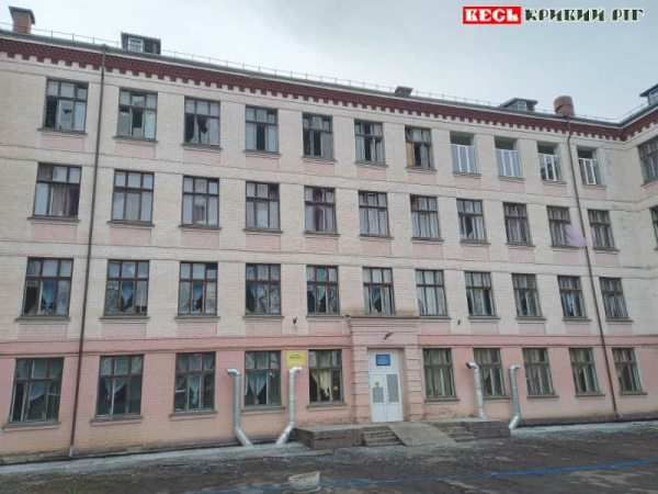 Вибито вікна повітряною атакою ворога в Криворізькій гімназії №93
